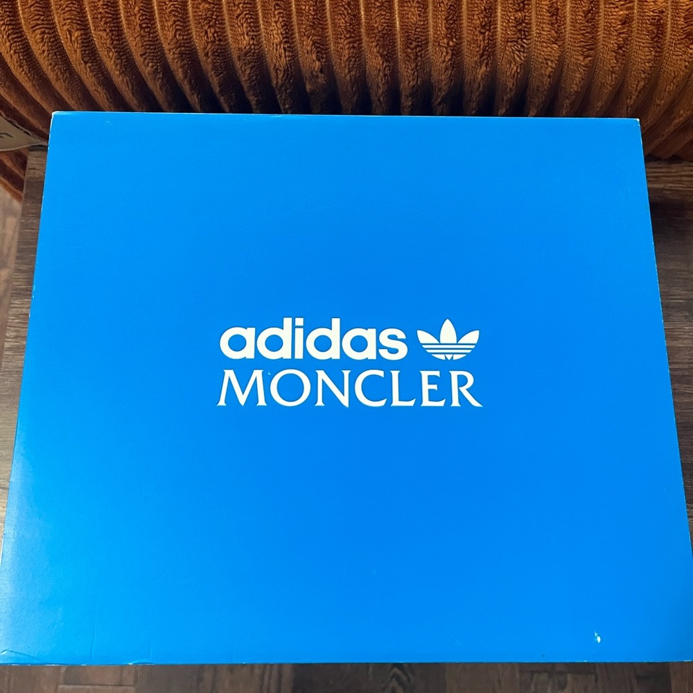 Moncler Cream Sneakers with Blue and Red Accents - Picture 5 of 5
